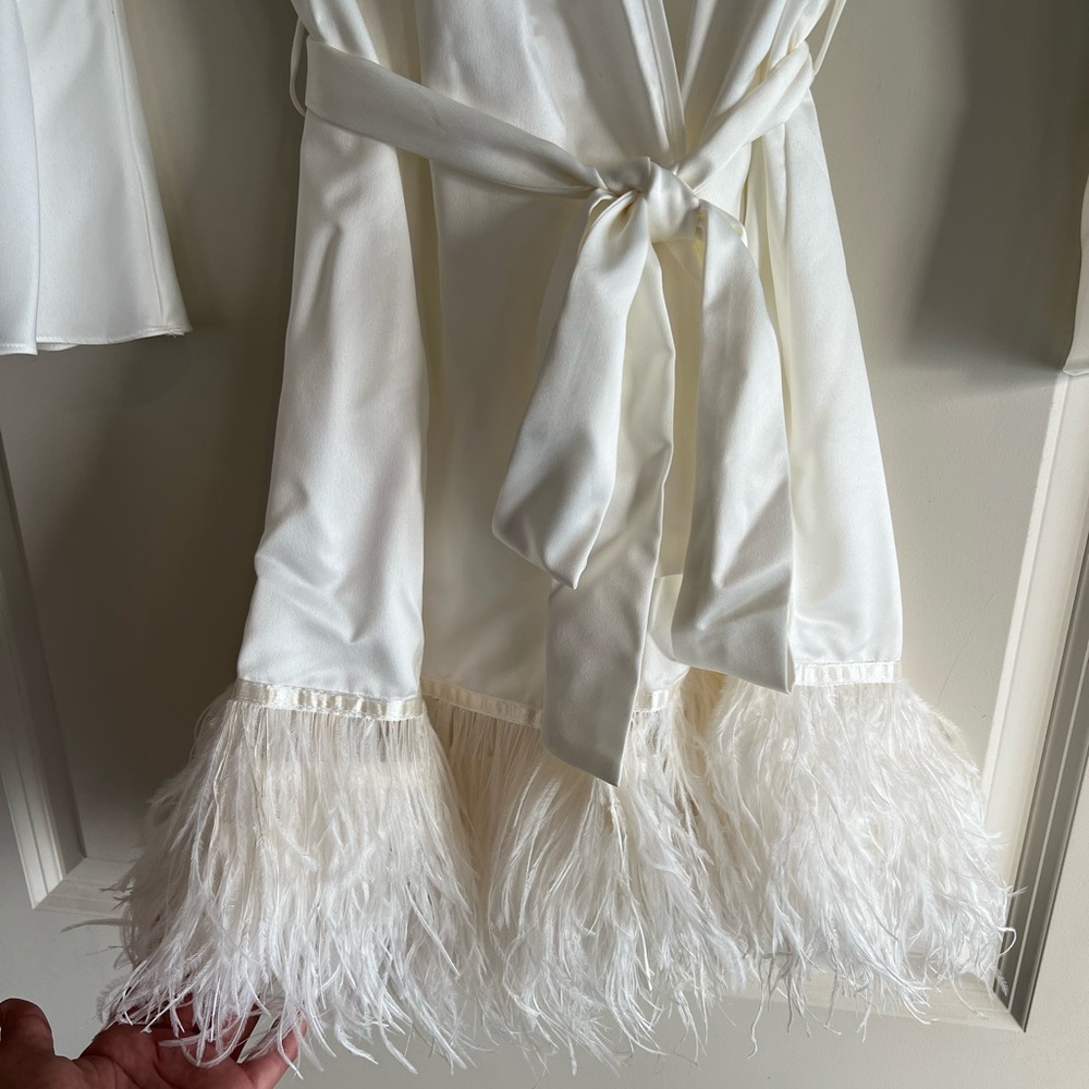 Feather Robe - Picture 2 of 13